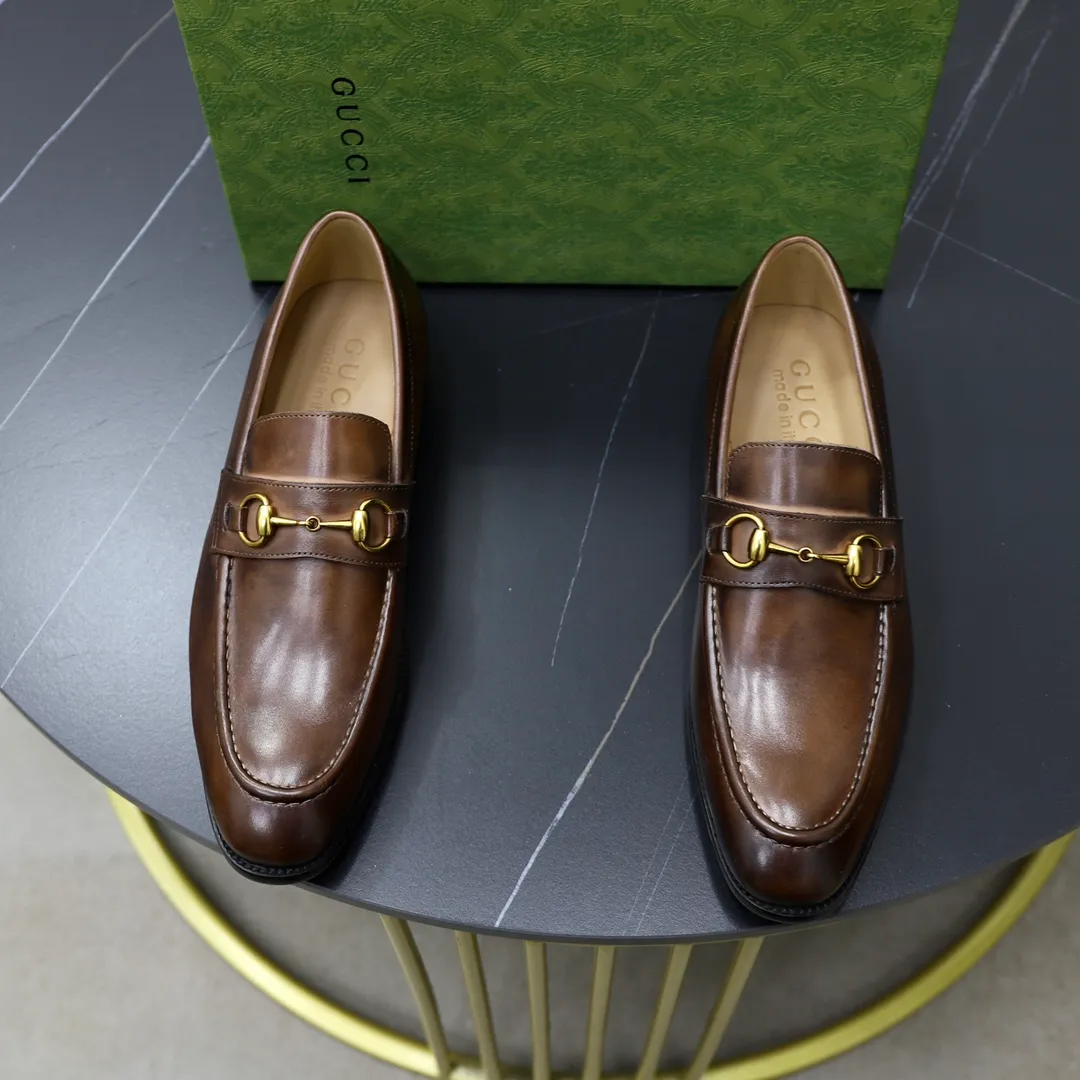 Men's shoes: 250🙅‍♂️🙅‍♂️🙅‍♂️Niuli Brand: GUCCI Size: 38-44 (45 can be customized) Level: Counter classic Material: Original soft cowhide upper Comfortable cowhide lining Original lightweight outsole Style category: Business casual footwear Driving leather shoes Color: Actual picture color